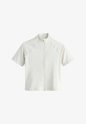 Weißes Top mit kurzem Arm und Reißverschluss, hohem Kragen und Nahtdetails vorne und an den Ärmeln, vor schlichtem Hintergrund gezeigt.