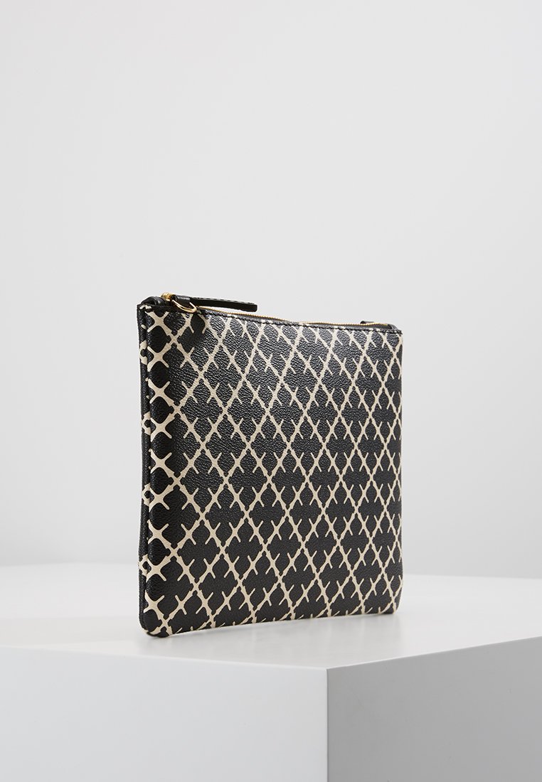 malene birger clutch beige