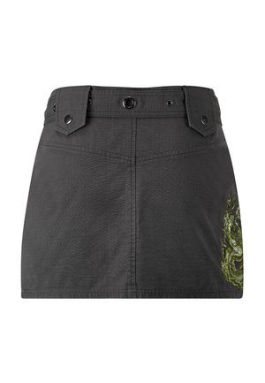 Šedá minisukně s texturovanou látkou, zdobená výšivkou zeleného draka v dolním pravém rohu a akcenty na patkové knoflíky.