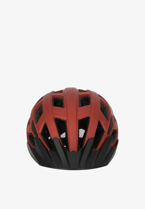 Rød cykelhjelm med sorte accenter, der har et ventileret design, aerodynamisk form og flere riller til luftstrøm samt letvægts konstruktion.