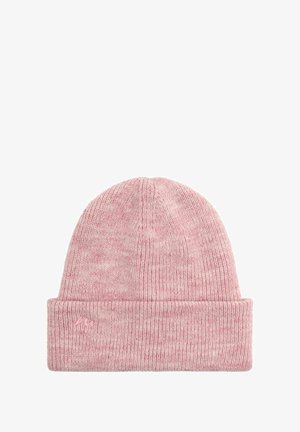 Rosa Strickmütze mit umgeschlagenem Saum, die ein dezent strukturiertes Muster und ein kleines gesticktes Logo auf der Vorderseite aufweist.