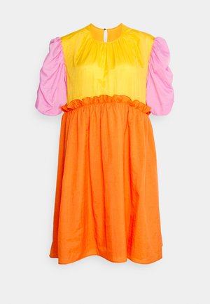 Brogger EXCLUSIVE ADA DRESS - Robe de jour - orange