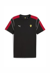 Sort atletisk trøje med røde skulderdetaljer, prydet med Puma-logoet og Ferrari-crestet på brystet, designet til sportstøj.