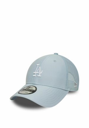 Jasnoniebieska regulowana czapka bejsbolowa z białym wyszywanym logo "LA" i tylnymi panelami z siateczki.