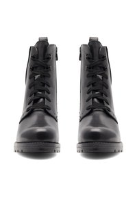 Schwarze Lederknöchelstiefel mit glatter Oberfläche, ausgestattet mit Schnürsenkeln und einem seitlichen Reißverschluss. Robuste Sohle mit strukturiertem Profil für besseren Halt.