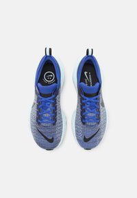Nike Performance INVINCIBLE 3 - Chaussures de running sur route - royal blue