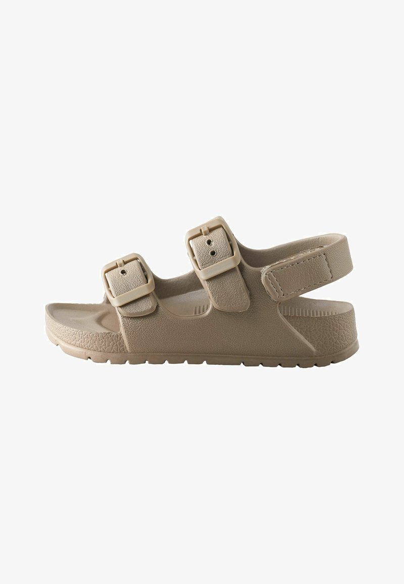 Beige sandaal van gestructureerd plastic, met twee verstelbare gespen, een gewatteerde voetbed en een patroonzool voor grip.