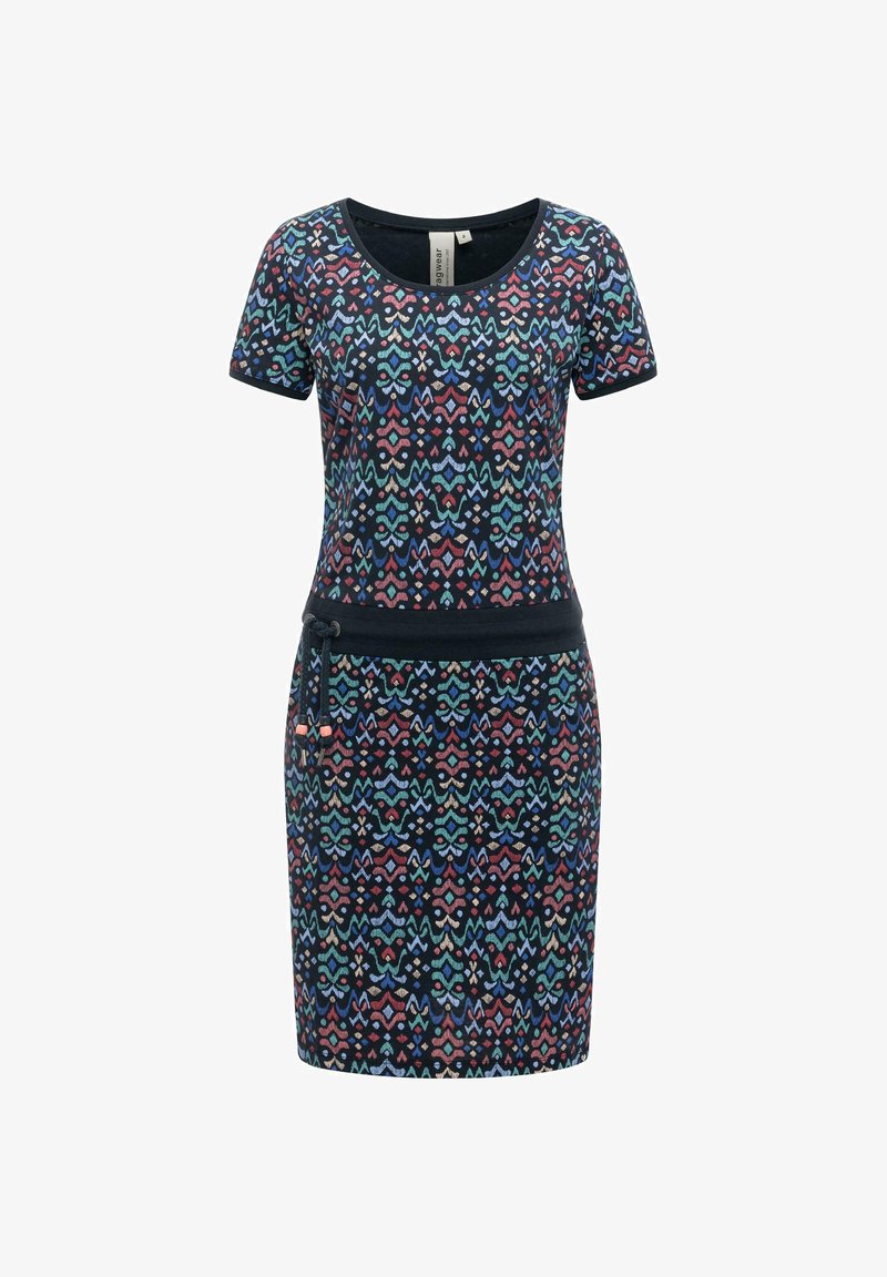 Sukienka z krótkim rękawem do kolan z wielokolorowym geometrycznym wzorem i granatowym paskiem z troczkiem na białym tle.
