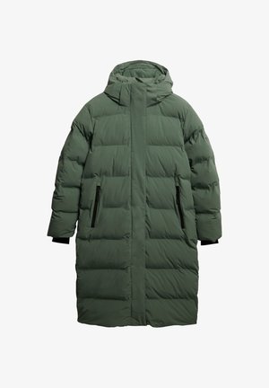 Lang, puffy parka i olivengrøn med høj krave, lynlåslommer og elastiske manchetter for varme og komfort. Mat finish.