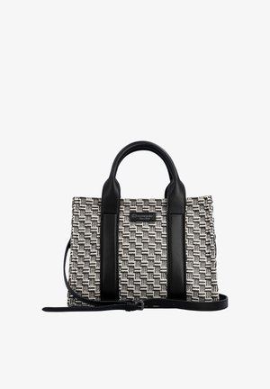 Sac à main avec motif tissé noir et blanc, poignées en cuir noir, deux sangles verticales en cuir et bandoulière amovible.