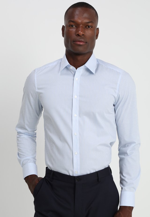 OLYMP LEVEL 5 BODY FIT - Formal shirt - light blue