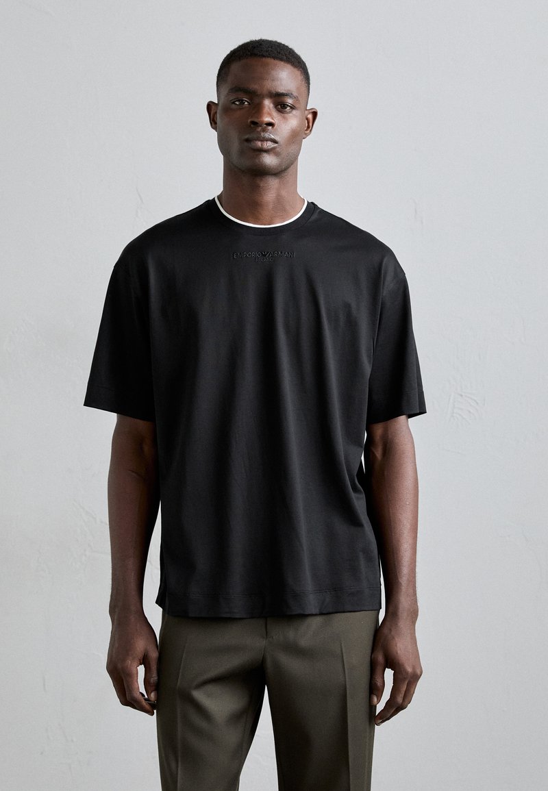 Emporio Armani Pamata T-krekls - black