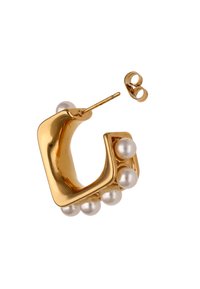 Orecchino a cerchio color oro con un design curvo, caratterizzato da piccole perle bianche lungo il bordo. Include una chiusura a perno.