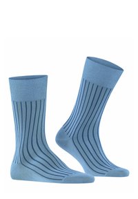 Kék pamut zoknik bordás szegéllyel és függőleges csíkokkal, sötétebb árnyalatú kékben. Sima tapintású, teljes hosszúságú dizájn, standard méret.