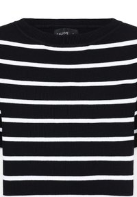 Maglione a righe bianche e nere con scollo rotondo, realizzato in tessuto lavorato a maglia, caratterizzato da righe orizzontali di larghezze variabili.