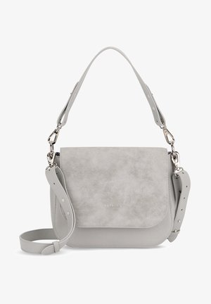 Borsa a tracolla grigia in finta pelle con tracolla rimovibile, texture liscia e hardware metallico. Presenta una pattina pieghevole e un branding discreto.