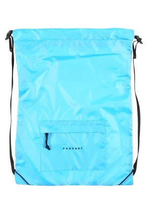 Lyseblå rygsæk med snøre og sorte justerbare stropper samt en forreste lynlåslomme med mærket "FORVERT."