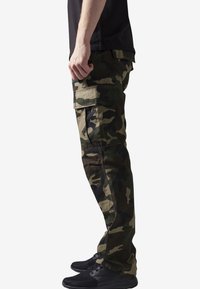 Urban Classics CAMOUFLAGE CARGO PANTS - Cargobroek - green