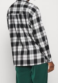 Vero Moda Tall Overhemdblouse - black