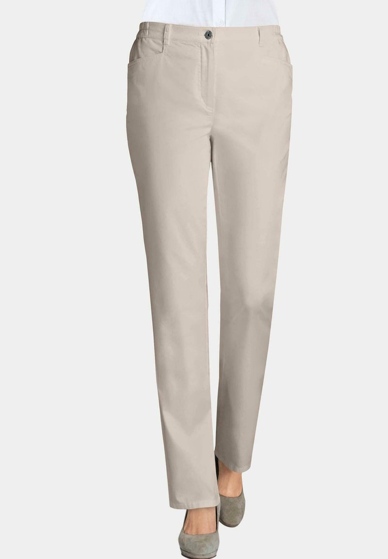 Beige, rechte pijpen broek van gladde stof. Voorzien van zijzakken en een enkele knoopsluiting bij de taille. Minimalistisch ontwerp.