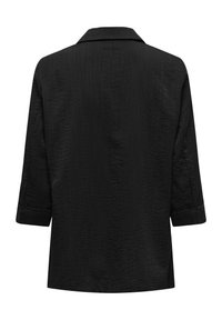 Camicia nera in tessuto texture con colletto a punta e maniche a tre quarti, caratterizzata da una vestibilità morbida e un orlo leggermente curvo.