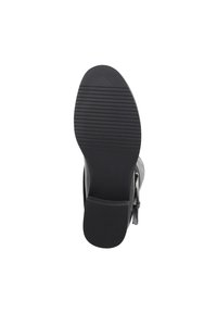 Semelle de chaussure noire avec des stries horizontales et un talon texturé. Les matériaux semblent durables et conçus pour l'adhérence. Présente une forme lisse et arrondie.