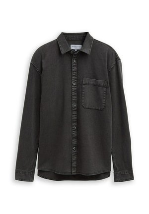 Schwarzes Langarm-Denimhemd mit Knopfleiste, Kragen und einer Brusttasche, flach auf weißem Hintergrund dargestellt.