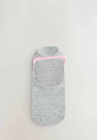 Chaussette invisible gris clair avec un bord rose autour de l'ouverture, présentée à plat sur un fond neutre.