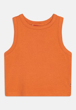 Oransje ärmløs tank topp laget av ribbet stoff. Har rund halslinning og subtil merking i gult på forsiden.
