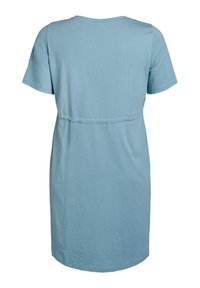 Robe courte à manches courtes de couleur bleu clair, fabriquée en coton doux, présentant une coupe décontractée et une couture froncée à la taille. Texture lisse, à mi-cuisses.
