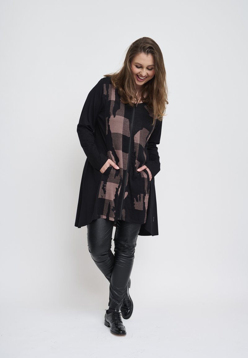 Cardigan été Nottinghill – Taille M/L, Rayures Noir & Blanc, Polyester