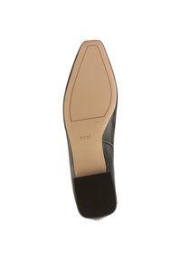 Svart lädersko med spetsig tå och texturerade sidor. Har en sl�ät, beige gummisula och en låg blockklack för stabilitet.