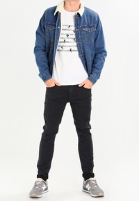 YOURTURN Triko s potiskem - white