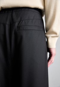 Henrik Vibskov DRAWSTRING PANTS - Pantalon classique - tropical black