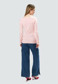 INFLUENCER V-NECK BASIC - Strickpullover - rose