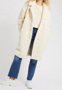 Guess Abrigo de invierno - white