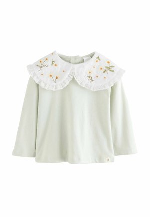 Bluză mint verde cu mâneci lungi, cu un guler brodat alb, decorat cu motive florale și dantelă. Material moale cu decolteu circular.