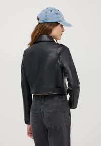 Terranova CROP - Giacca in similpelle - nero