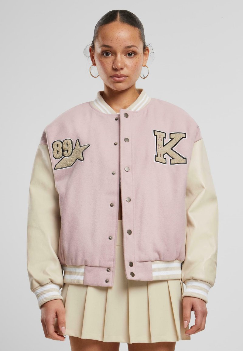 Karl Kani RETRO PATCH STAR OS COLLEGE - Bombejakke - rose lightsand