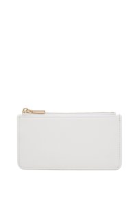 Portafoglio in pelle bianca con finitura testurizzata, forma rettangolare, chiusura a zip e accessori in tonalità oro. Design minimalista senza decorazioni.