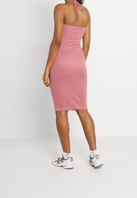 Missguided Pouzdrové šaty - light pink