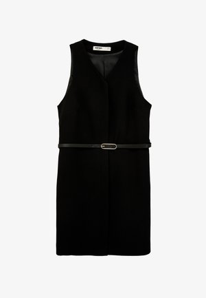 Ærmeløs sort kjole med V-hals og slankt sort bælte med gyldent oval spænde, knælængde, ensfarvet design.
