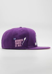Naughty League UTAH JIZZ TEXT LOGO FITTED - Lippalakki - purple