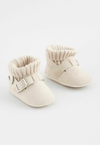 Beez värvi beebisokid pehmest nubukist, millel on ribakujuline kudumine ja külgklamber ning sile pind mugavuse tagamiseks.