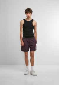 MJ Gonzales Badeshorts - plumpurple