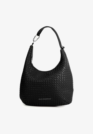 Zwarte gevlochten leren hobo tas met een gebogen silhouet, voorzien van een afneembare riem en zilverkleurige hardware. Logo gegraveerd aan de voorkant.