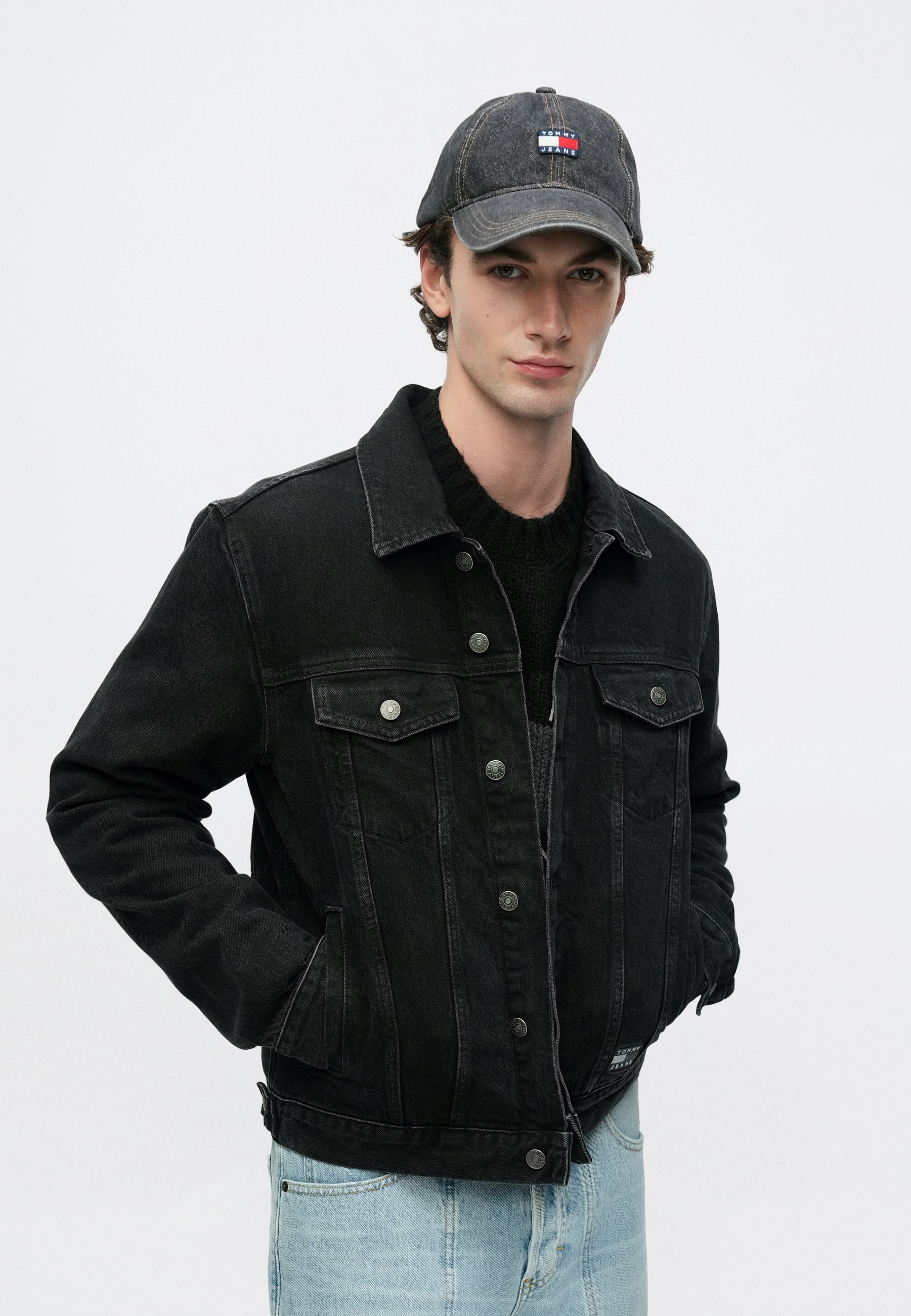 Tommy Jeans RYAN BACK LOGO DENIM TRUCKER JACKET - Denim jacket