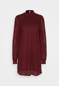 Vestido de encaje burdeos con mangas largas, cuello alto y dobladillo con forma de concha. Patrón floral en todo el vestido y detalle de apertura en la parte posterior.