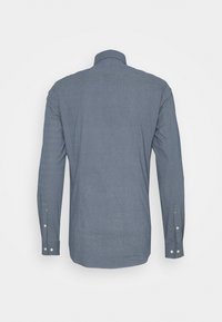 Camicia a maniche lunghe in blu navy con motivo geometrico, caratterizzata da colletto con bottoni e polsini con bottoni, realizzata in tessuto leggero.