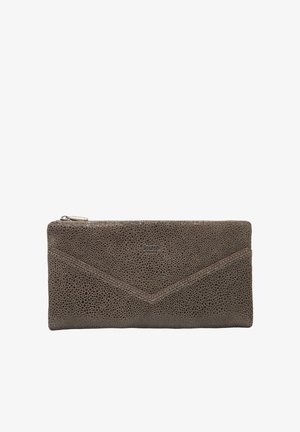 Portefeuille marron en cuir texturé avec fermeture éclair, petit logo embossé et surpiqûres en forme de V à l'avant.